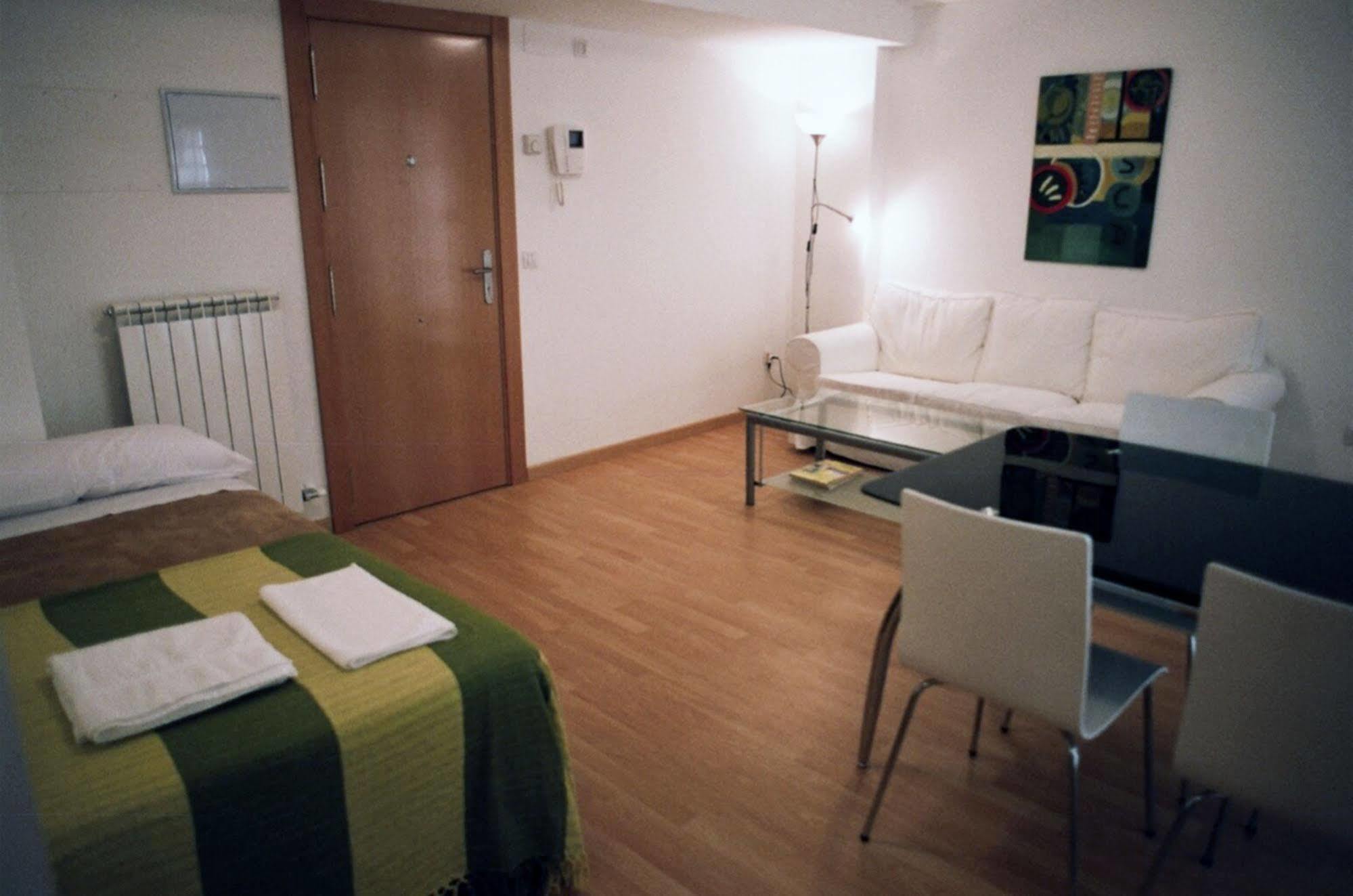Apartamentos Auhabitat Zaragoza, Edificio De Apartamentos Turisticos Exterior photo